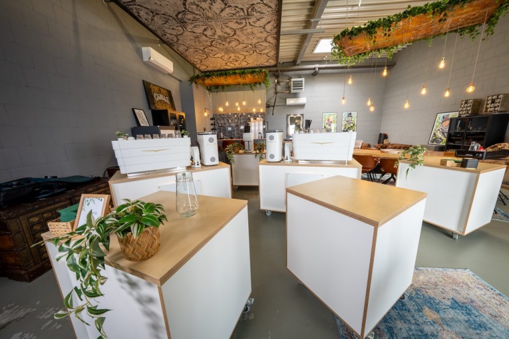 Mobile Kaffeebar mit flexibler Thekenlösung für Events